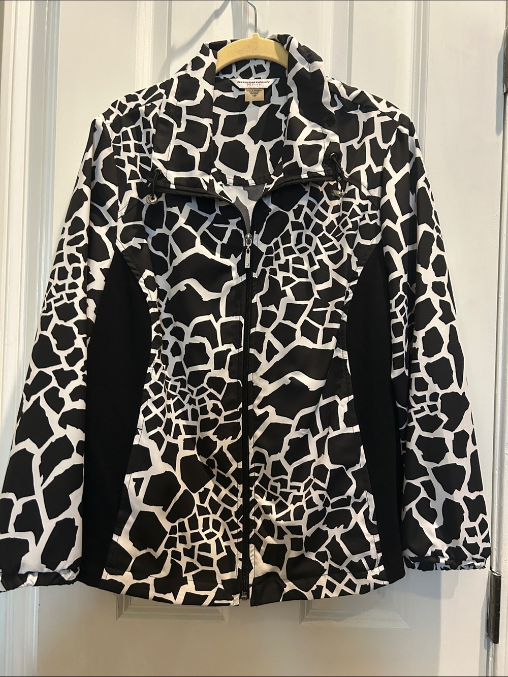 Alison Daley Black & White Printed Jacket with Full Zip